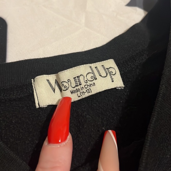 Bossy sweater with roses 🌹 - Picture 3 of 3